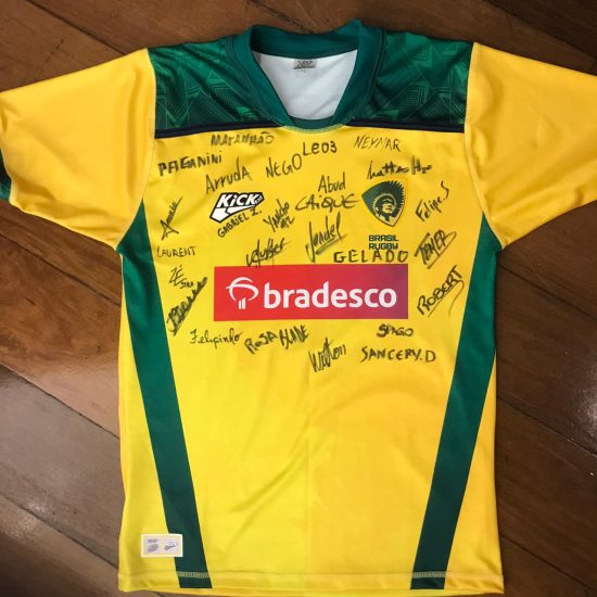 CBRu realiza leilão de bola e camisa autografadas com verba revertida para instituição