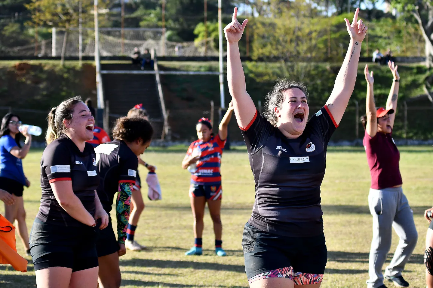 Band Saracens e Pasteur celebram títulos no Super Sevens